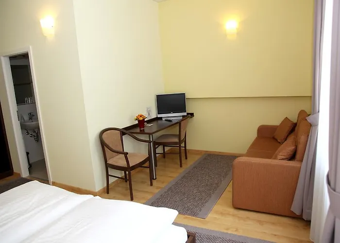 Ξενοδοχείο Am Charlottenplatz 3*